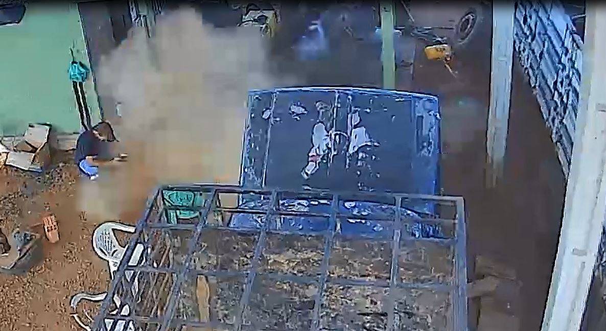 ASSISTA VÍDEO: pneu de caminhão explode em borracharia de Cabixi; vereador estava no local, mas não foi atingido