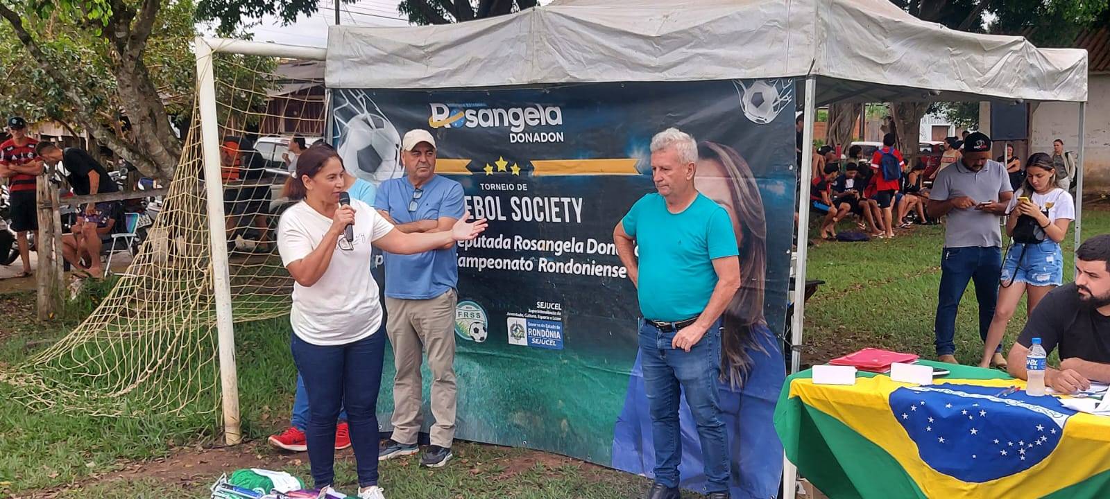 Deputada Rosangela Donadon beneficia atletas de Alto Paraíso e Ouro Preto do Oeste com uniformes e materiais esportivos