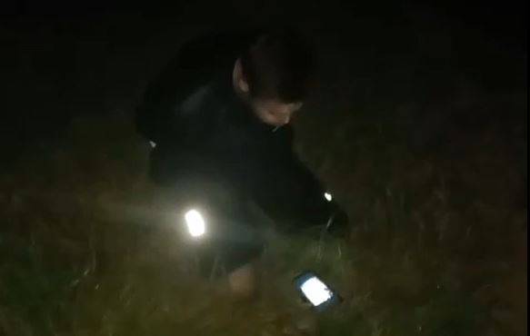 CHOCANTE: viraliza vídeo que mostra jovem de 18 anos lendo a própria sentença de morte determinada por facção criminosa