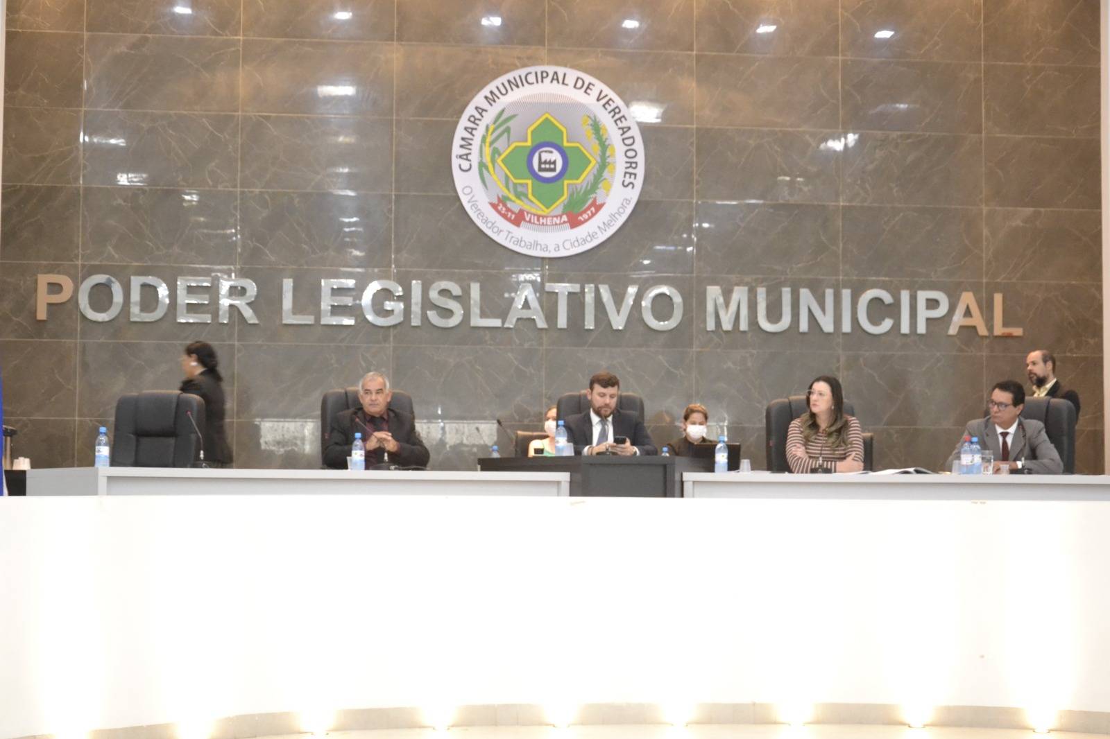 Após concederem reajuste de 25%, para si mesmos, vereadores de Vilhena devem votar salários de prefeito e secretários