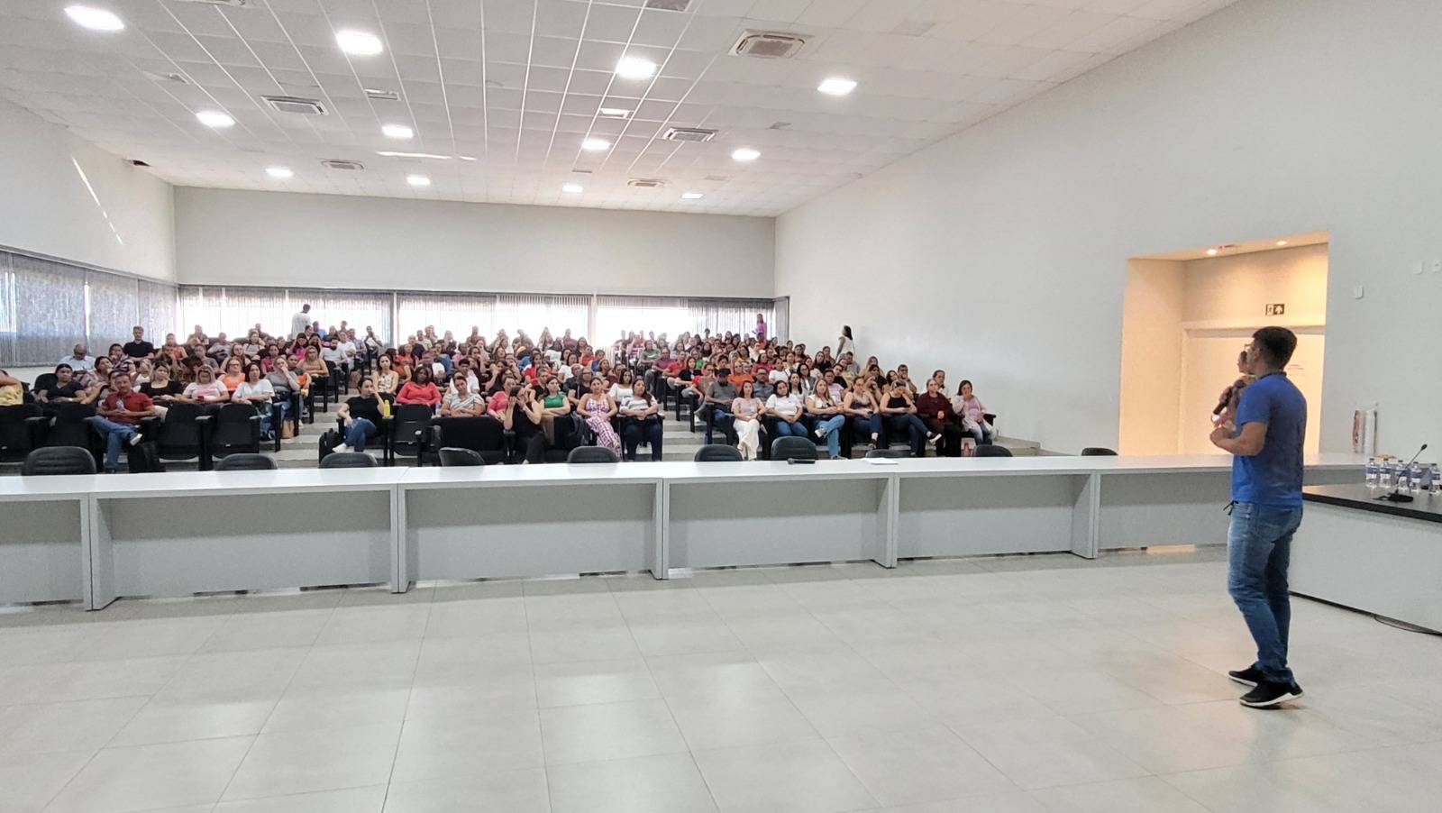 Centenas de profissionais da saúde participam de evento promovido pelo NEPH com apoio da Santa Casa, em vilhena