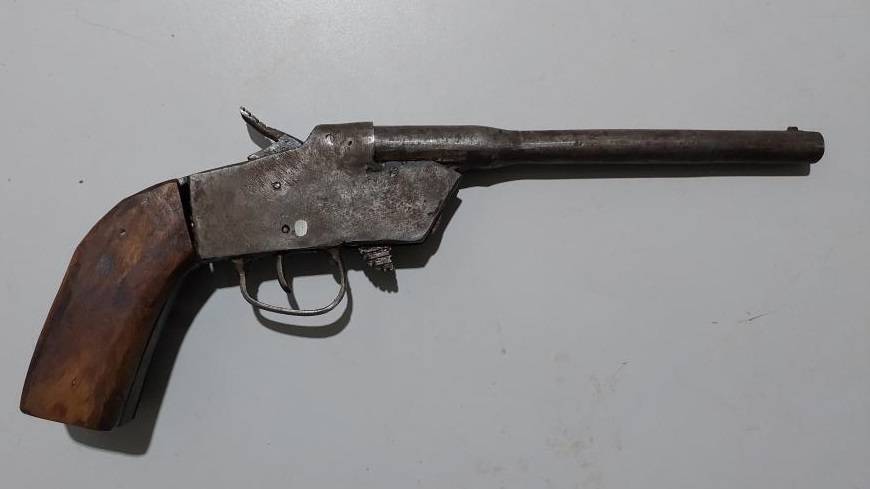 Homem que teria ameaçado atirar no enteado adolescente em distrito a 90 km de Vilhena é preso e tem arma aprendida