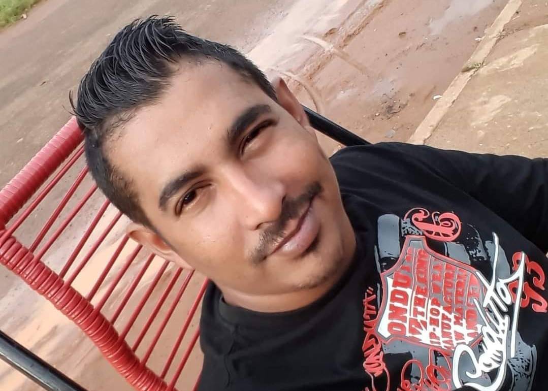 Telefone celular do eletricista assassinado a tiros em Vilhena deverá ajudar a solucionar o crime; vítima deixa filho pequeno