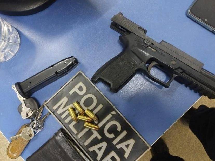 Em Vilhena, boca de fumo onde um morreu e dois foram baleados sofre nova batida e pistola “para proteção” é apreendida pela polícia