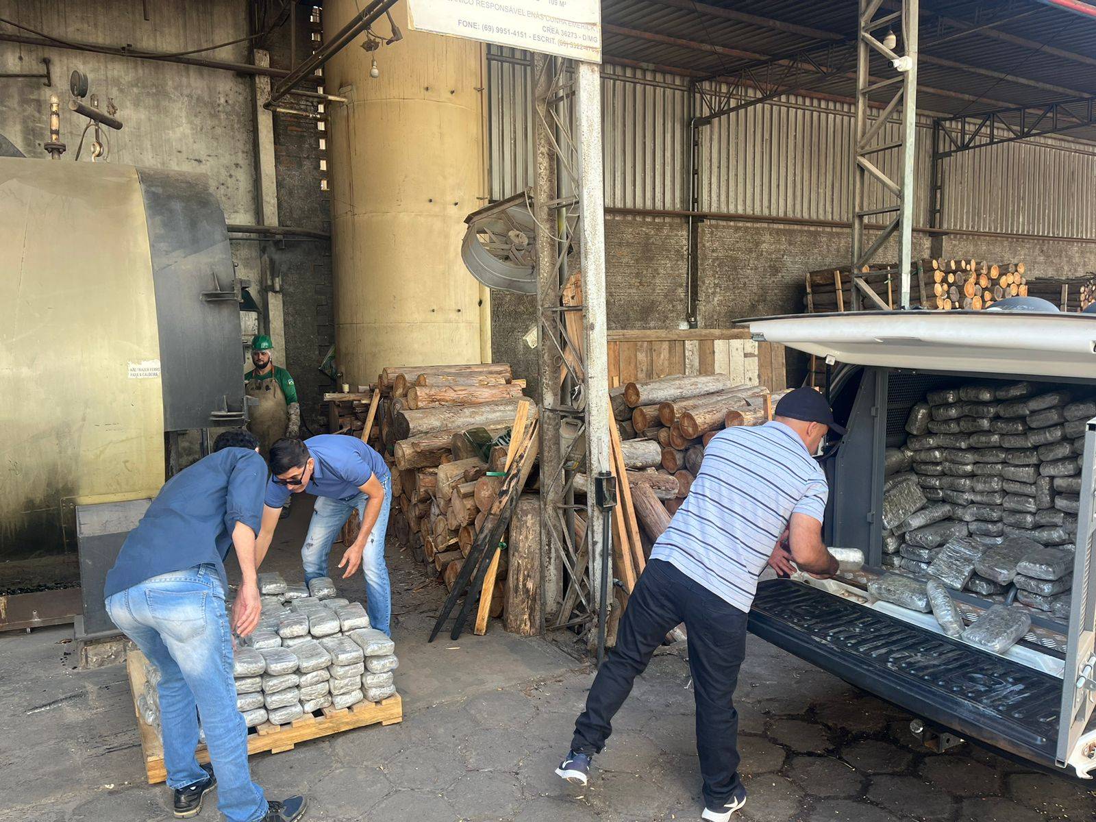 VÍDEO: Polícia Civil incinera 419 kg de “supermaconha” trazida de avião e apreendida em fazenda próxima a Vilhena