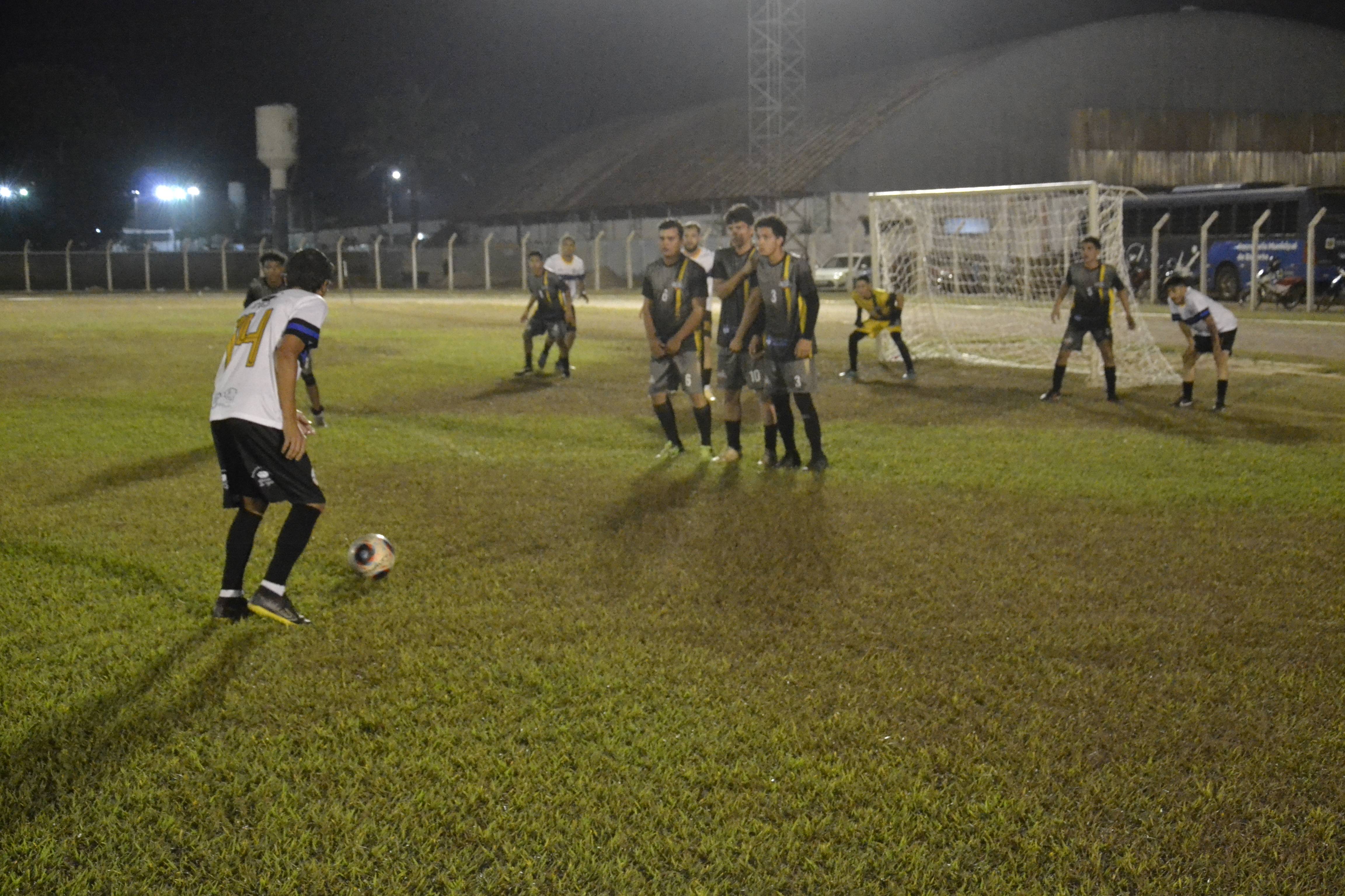 Sexta-feira com jogos pelas três categorias da Copa Cidade de Futebol Minicampo no Estádio Portal da Amazônia