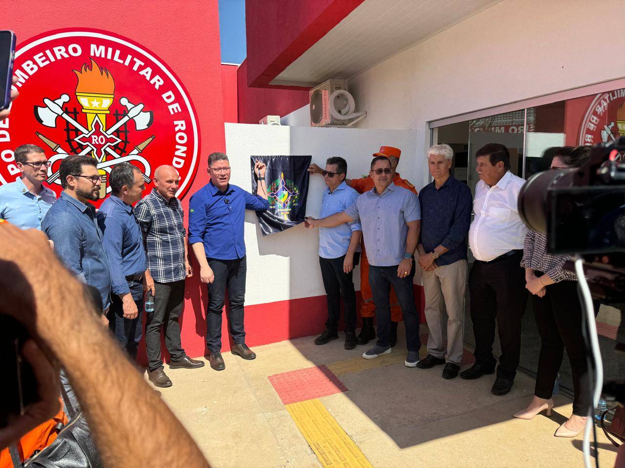 Deputado entrega caminhão de combate a incêndio na inauguração do Corpo de Bombeiros em Colorado do Oeste