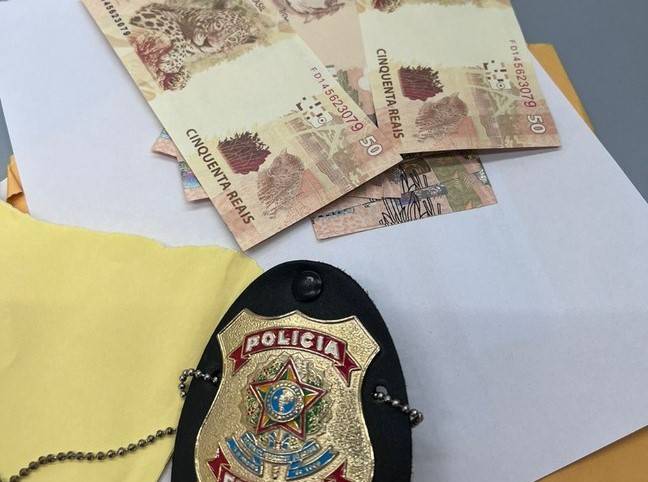 Moradora de Vilhena é flagrada pela PF na agência dos Correios retirando notas falsas de dinheiro que havia comprado