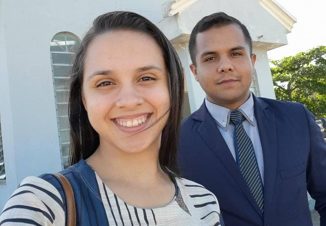 Vendedora sai de Vilhena para depor na polícia contra o próprio pai que atirou na cabeça do filho de 23 anos; garoto está na UTI em MT