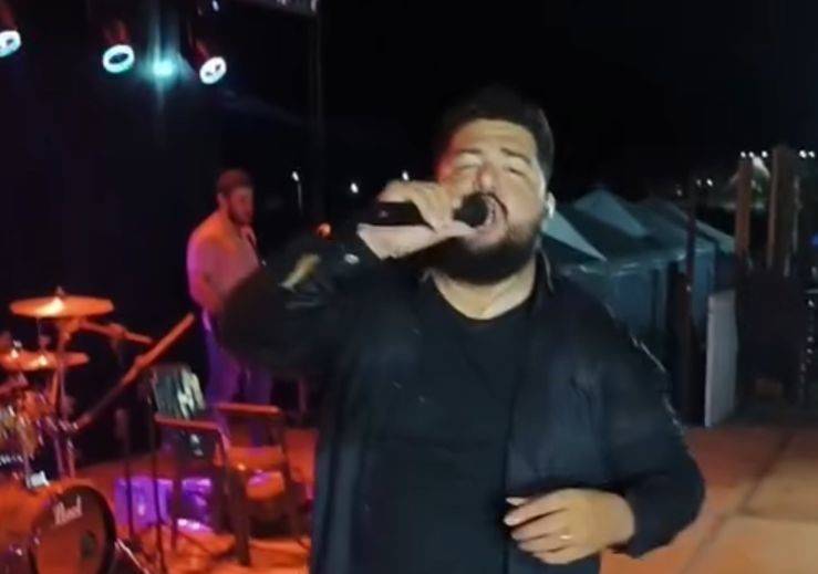 VEJA VÍDEO: indo de moto fazer show, cantor vilhenense atinge anta em rodovia e fica em estado grave em hospital de Mato Grosso