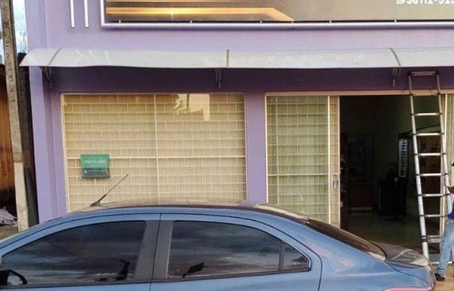 URGENTE: ladrões armados rendem comerciante, assaltam joalheria e fogem levando várias mercadorias, em Chupinguaia