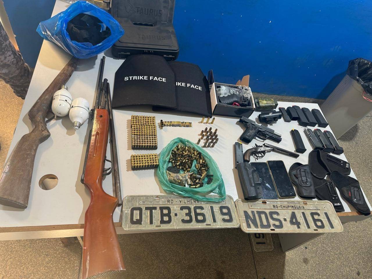 Operação conjunta das polícias Militar e Civil em Vilhena resulta na apreensão de armas e munições