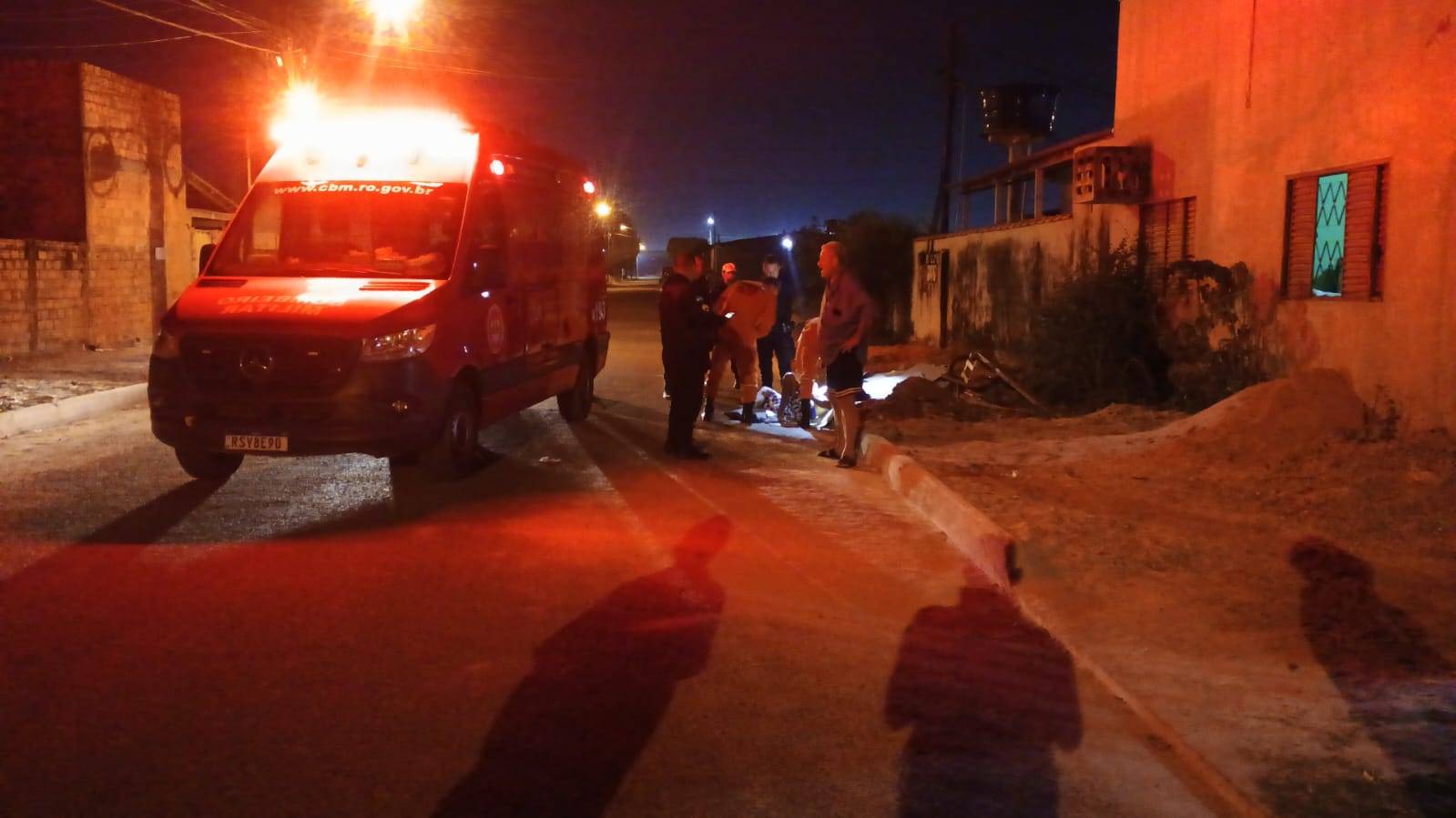 Vilhena: esfaqueado pela esposa, homem de 36 anos arranca lâmina de quase 30 centímetros que havia ficado cravada em seu peito