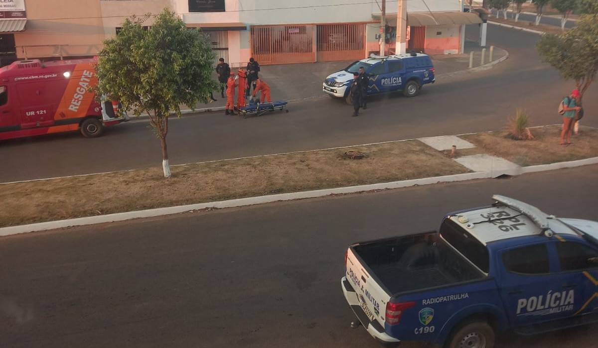 VIOLÊNCIA: Corpo de Bombeiros socorre homem esfaqueado encontrado caído em avenida de Vilhena