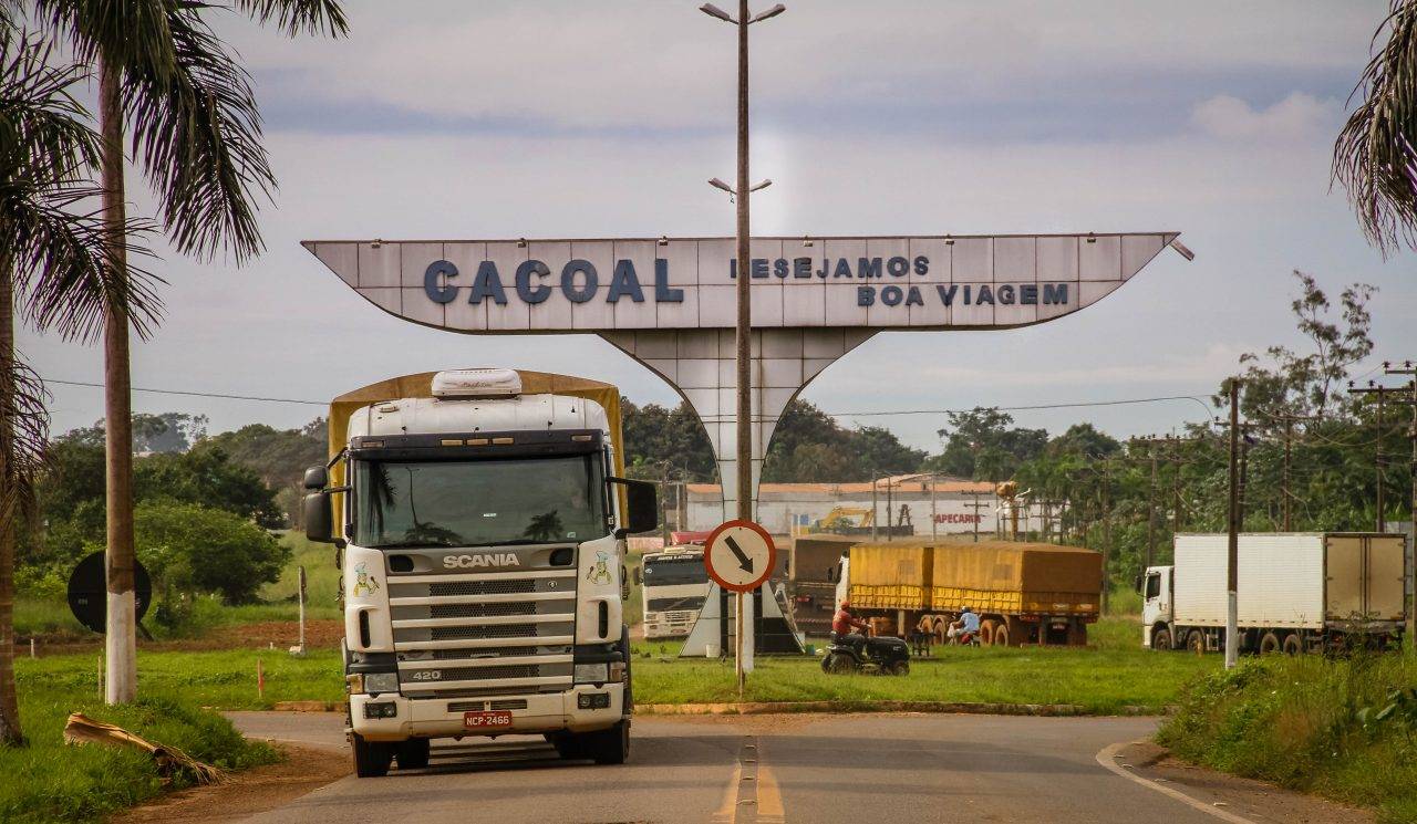Contratos de professores vencem e campanha eleitoral ameaça educação municipal em Cacoal; vereador promete pressão