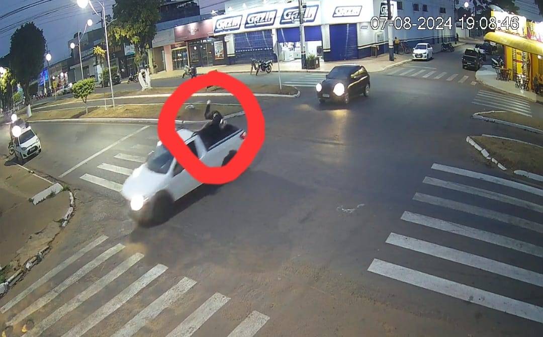 ASSISTA: vídeo que mostra motociclista dando “salto olímpico” após acidente em Vilhena viraliza nas redes sociais