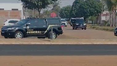 VÍDEO: viaturas da PF desfilam em Vilhena com carros, motos e até jet ski que teriam sido apreendidos em ação contra o tráfico