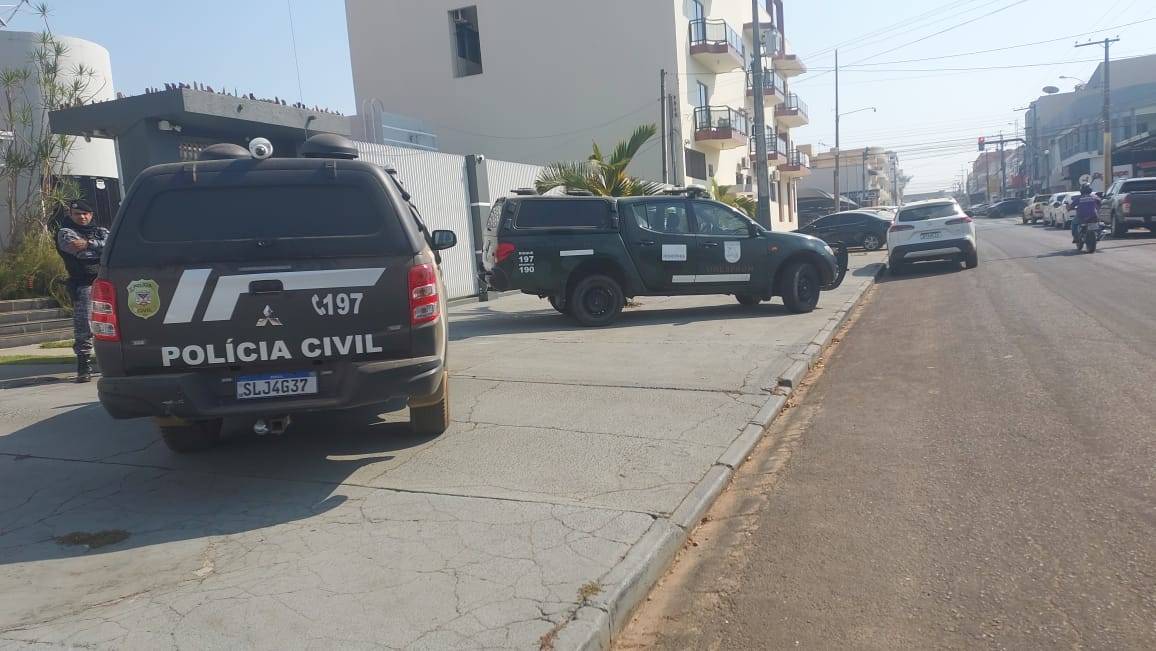 Investigando assassinato de dentista, polícia cumpre mandados judiciais na casa de empresário vilhenense
