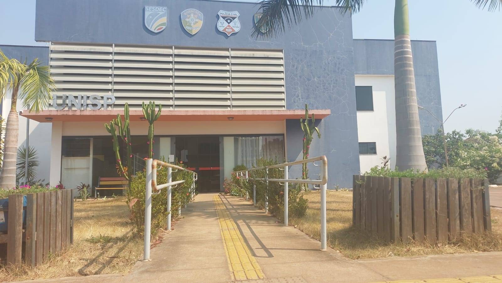 Após serem ouvidos na Polícia Civil, em Vilhena, empresário e esposa cuja casa foi alvo de buscas, são liberados