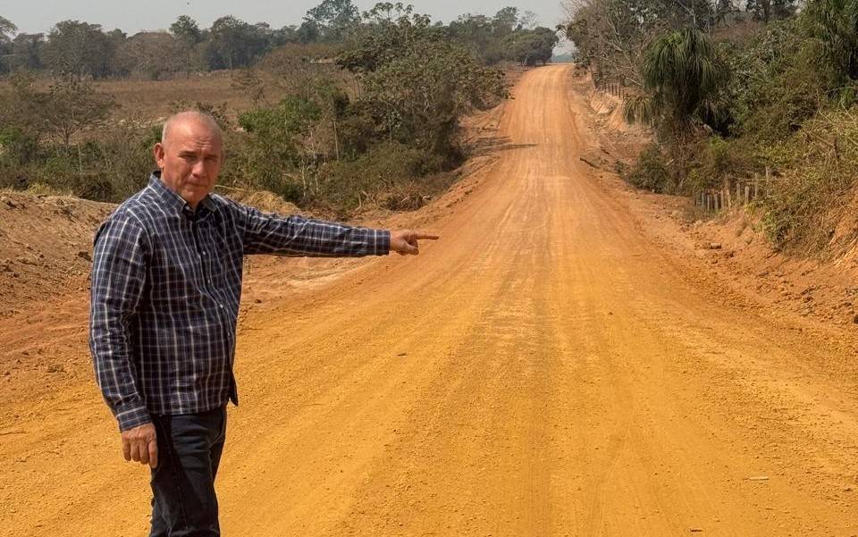 Deputado Ezequiel Neiva vistoria obras de melhoria na Linha 5, em Cerejeiras
