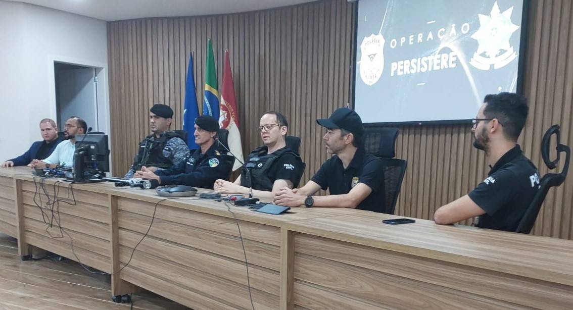 Autoridades comentam operação policial que prendeu 27 faccionados em Vilhena hoje e avisam criminosos: vem mais por aí