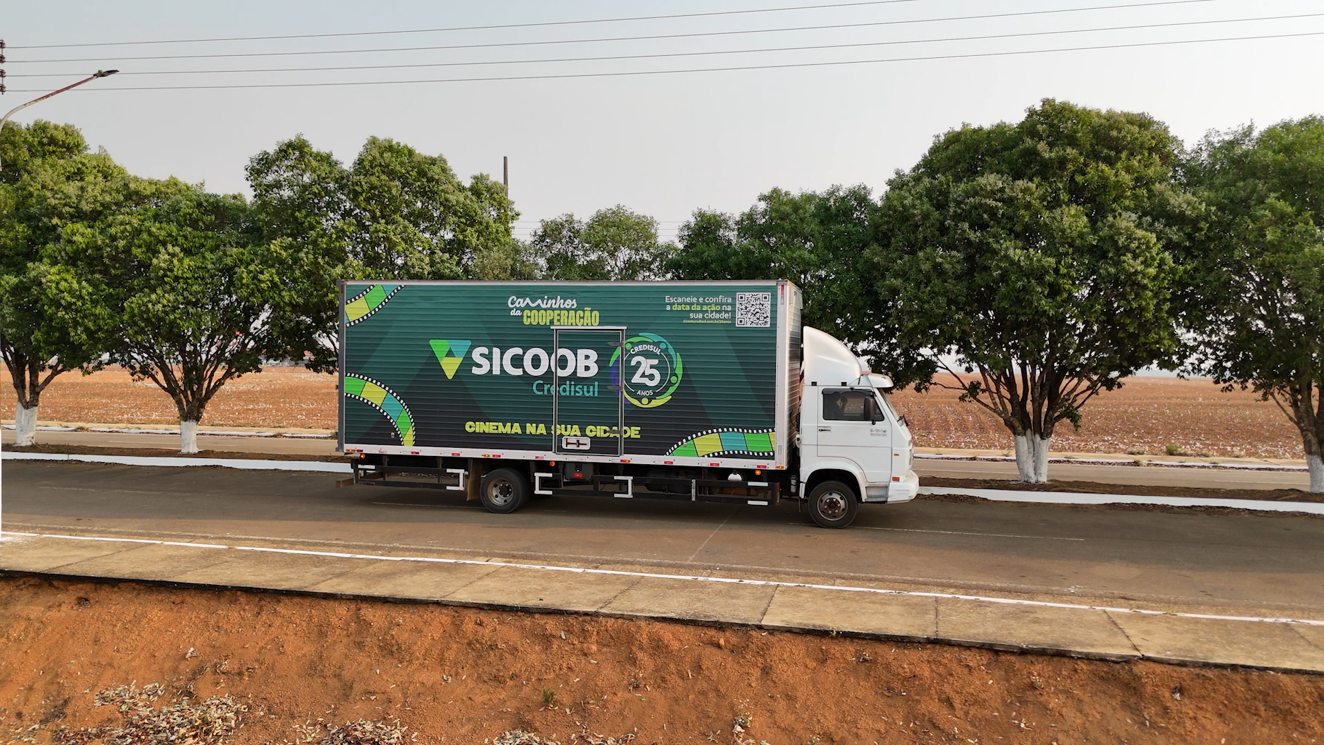 Sicoob Credisul celebra 25 anos com ação ‘Caminhos da Cooperação’, levando cinema para as cidades