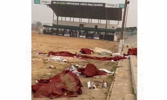 VEJA VÍDEOS: acusada de dar “calote”, organização de evento em Vilhena deixou Parque de Exposições “detonado” e tomado por lixo