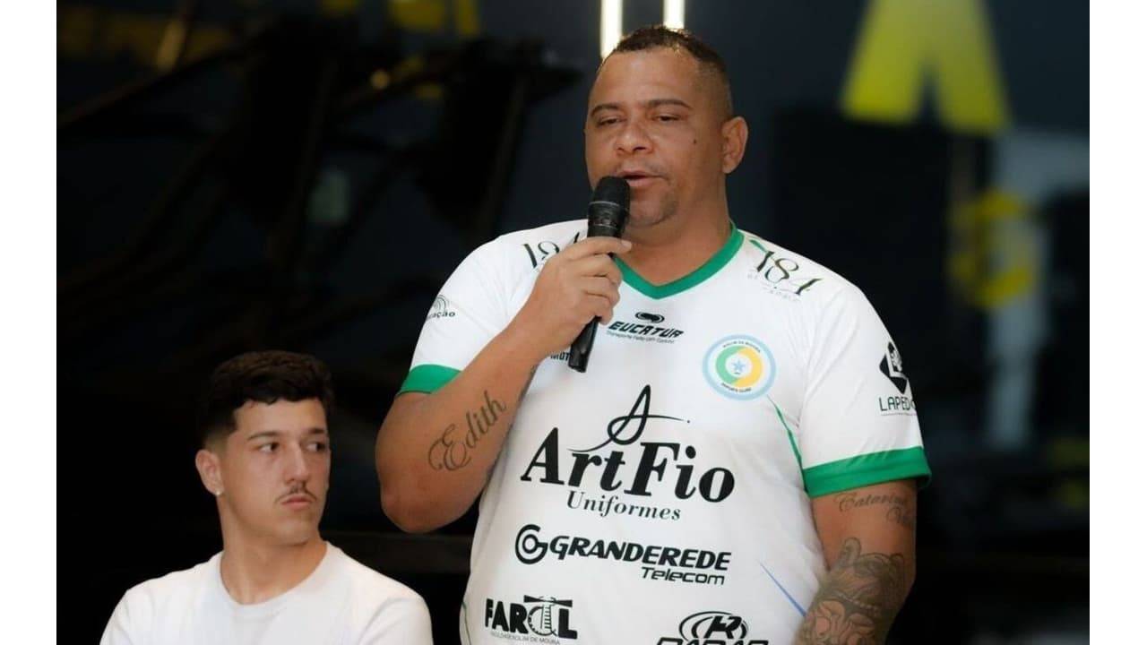 ASSISTA VÍDEOS:  muito acima do peso, atacante viraliza na disputa pelo título da Série B em cidade de Rondônia