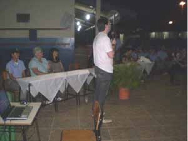 Promotor de Cerejeiras ministra palestra em escola pública