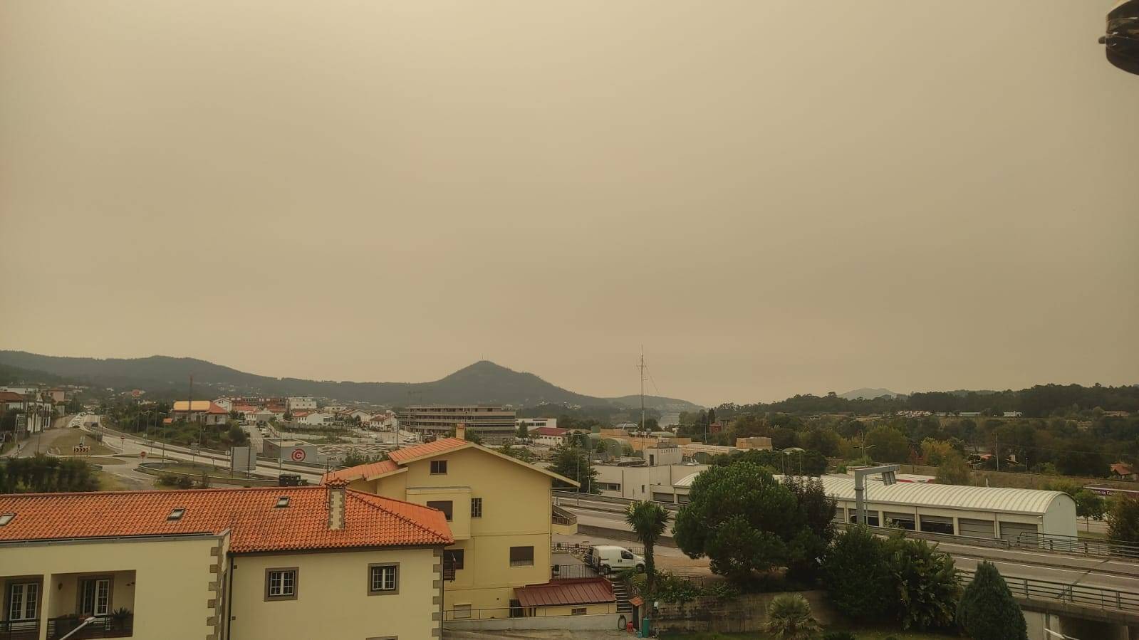 VÍDEOS: vilhenense testemunha incêndios que estão devastando Portugal; ontem, três Bombeiros morrendo lutando contra o fogo