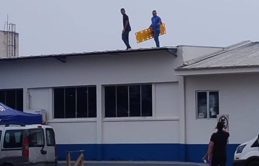 “Bala de oxigênio” explode no teto de hospital e técnico que fazia manutenção de ar condicionado fica ferido em Vilhena