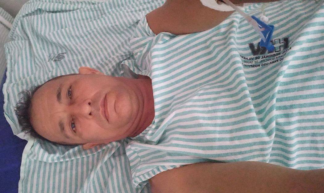 Em acidente de trânsito, enfermeiro sofre queda de moto, passa por cirurgia e está intubado na UTI, em Vilhena