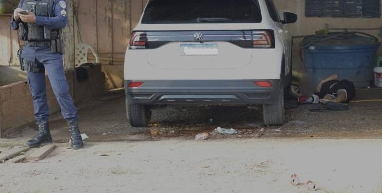 Dupla em moto chega em lavador de carros e executa homem com vários tiros; esposa da vítima testemunhou o assassinato em Vilhena