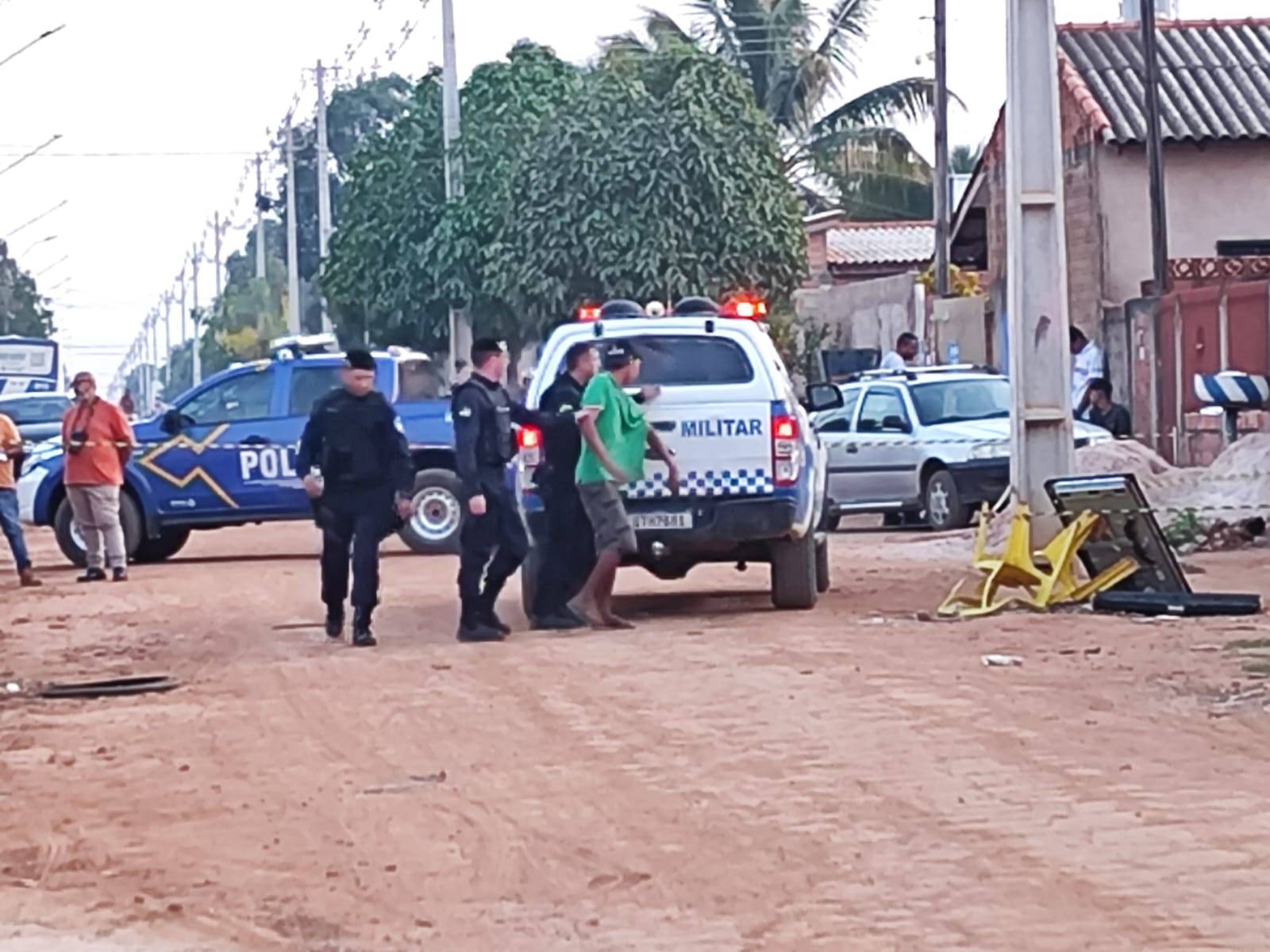 Rapaz de 18 anos que executou homem a tiros atingiu o próprio rosto com disparo de pistola e está na UTI, intubado e em estado grave