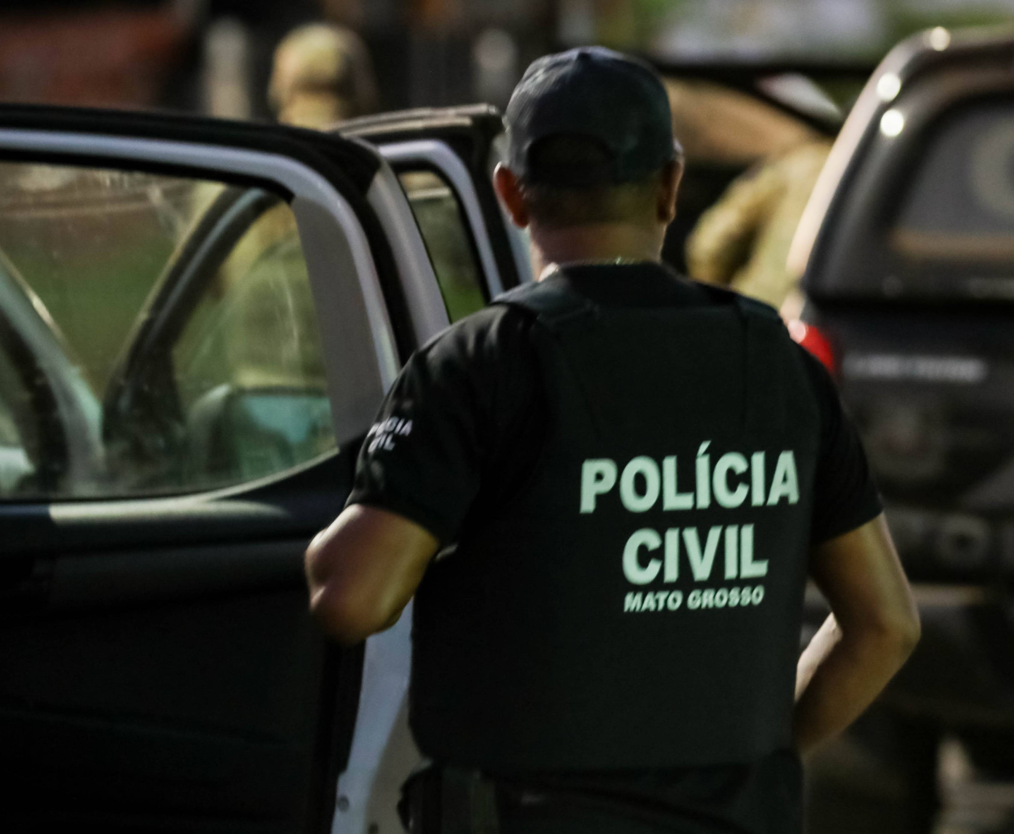 Homem que matou esposa a facadas diante da filha de apenas 09 anos se apresenta e é preso em cidade vizinha