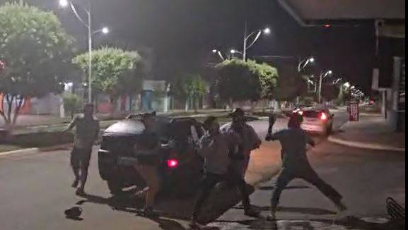 ASSISTA VÍDEO: em uma das avenidas mais movimentadas de Vilhena, homens são filmados trocando socos