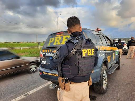 Durante fiscalização em rodovia, PRF de Rondônia encontra adolescente boliviana que estava desaparecida