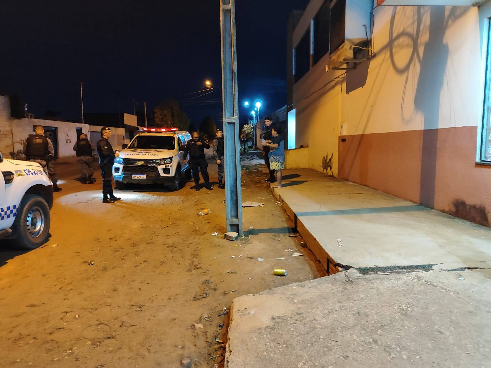 Homem que teve sua casa atingida por tiros é baleado em Vilhena; assassinos estavam em motocicleta