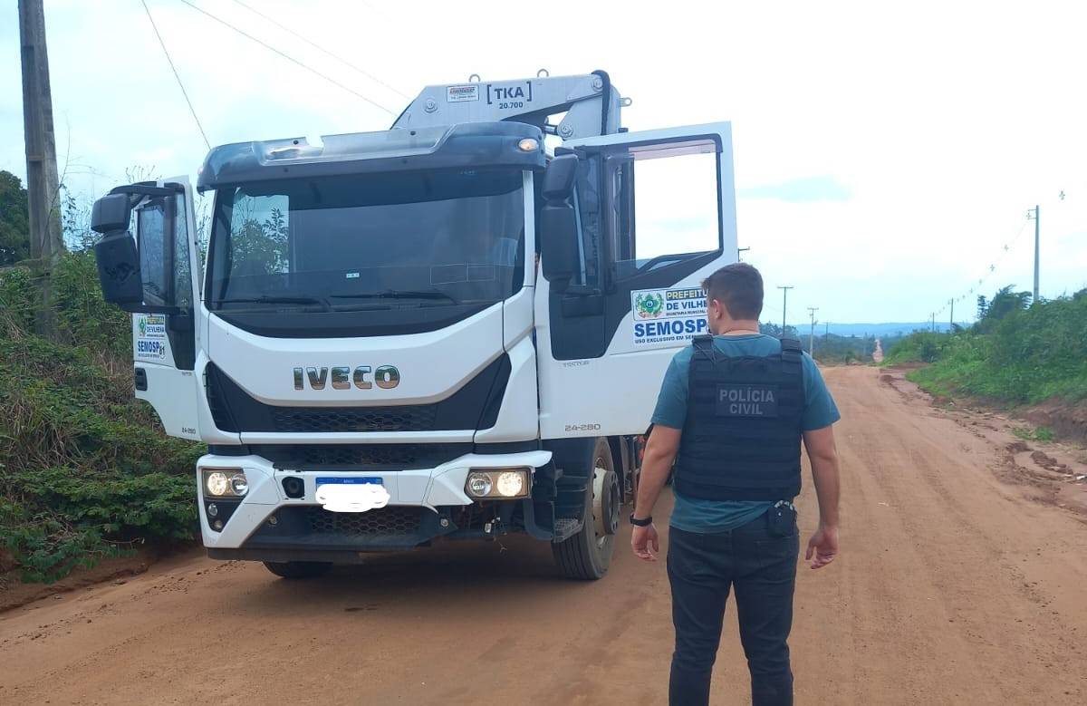 VÍDEO: Polícia Civil divulga ação que impediu funcionário da prefeitura de Vilhena de usar caminhão do município para desviar madeiras