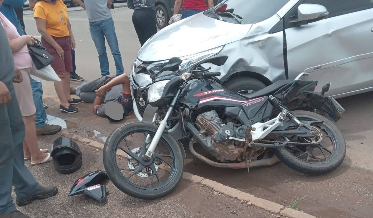 ASSISTA VÍDEO: câmera flagra acidente envolvendo carro e moto em uma das avenidas mais movimentadas de Vilhena