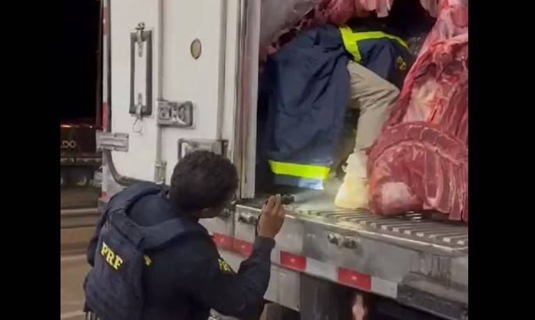VÍDEO: motorista que passou por Vilhena levando mais de 400 kg de drogas para MG em caminhão frigorífico é preso em rodovia de MT