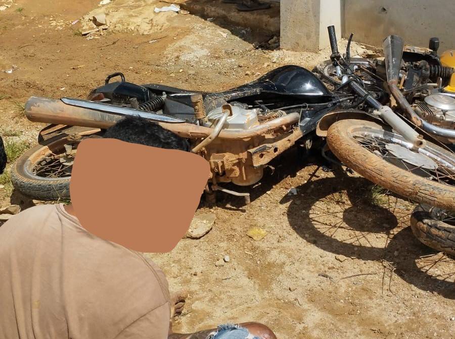 Vilhena: dupla em motocicleta tenta fugir ao ver viatura, sofre queda e acaba presa com veículo e revólver furtados