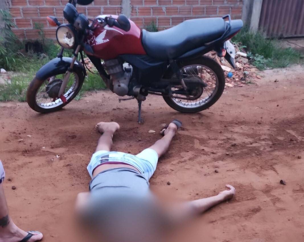 Cachorro solto na rua provoca queda de motociclista em bairro de Vilhena; Bombeiros chegaram a ser acionados