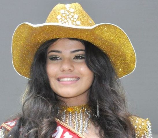 Disputando contra 11, estudante de 15 anos é eleita Rainha da Expovil