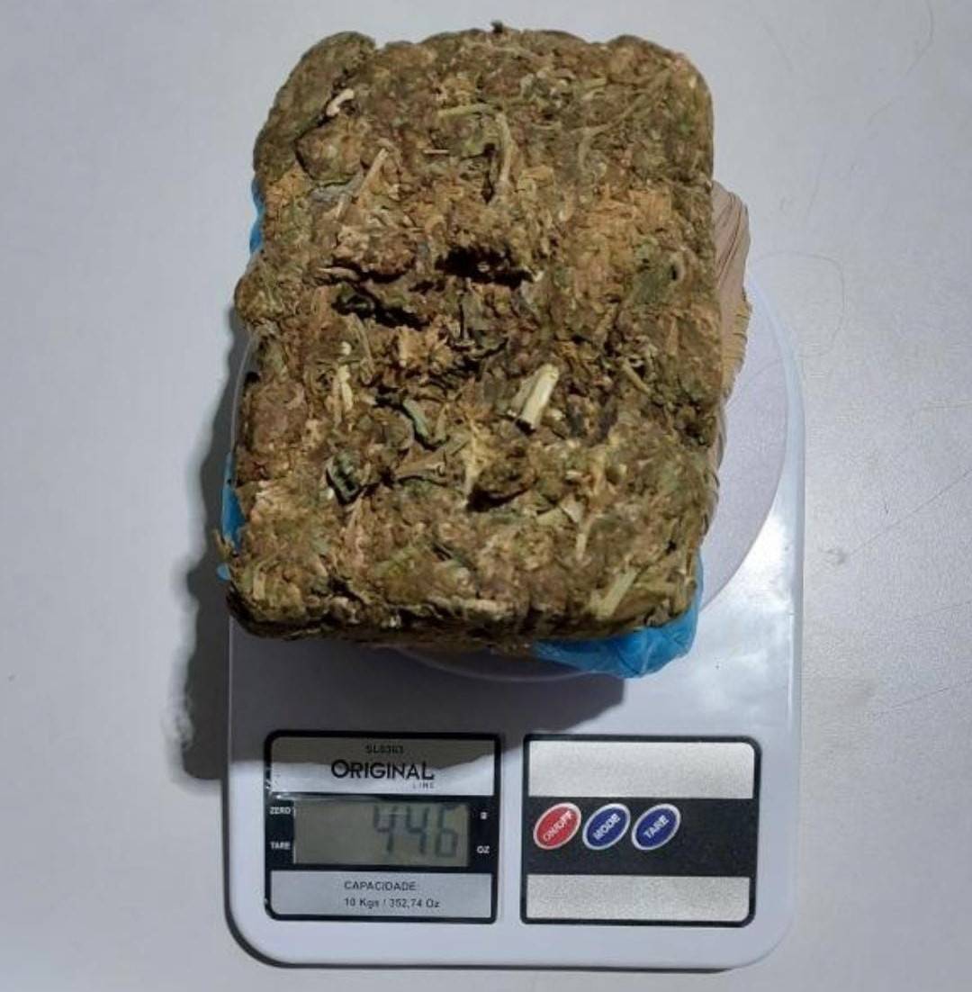 Ao abordar dois rapazes em Vilhena, Polícia Militar descobre que um deles estava traficando depois de ver anúncio de maconha no Facebook