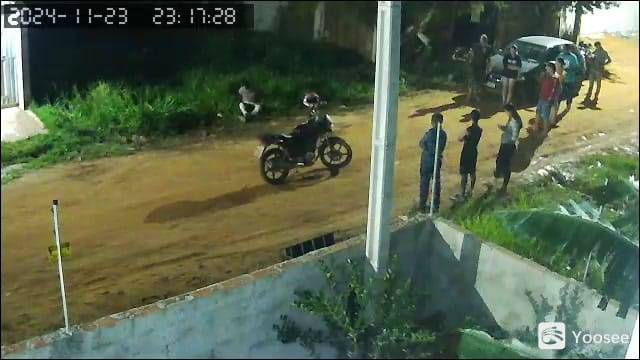 VEJA VÍDEO: homem flagrado fazendo sexo com égua tenta invadir casa e é dominado por moradores de bairro, em Vilhena