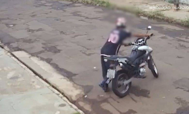 Flagrado furtando motocicleta em hospital, homem diz que fugiria da cidade no veículo, pois alguém havia matado sua esposa, em Vilhena
