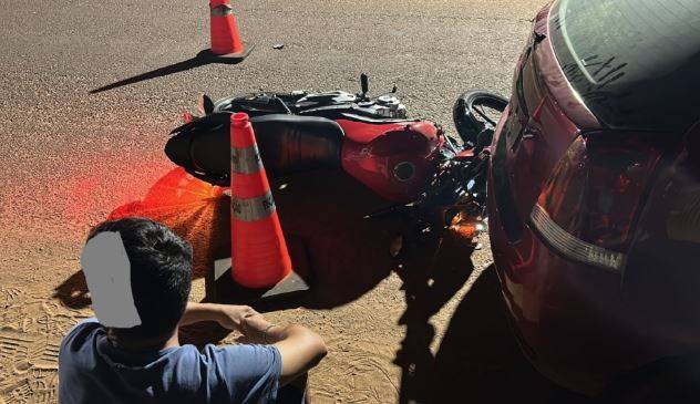 Vilhena: motociclista de 22 anos atropela policial tentando fugir de blitz, sofre queda ao bater em carro e acaba preso em flagrante