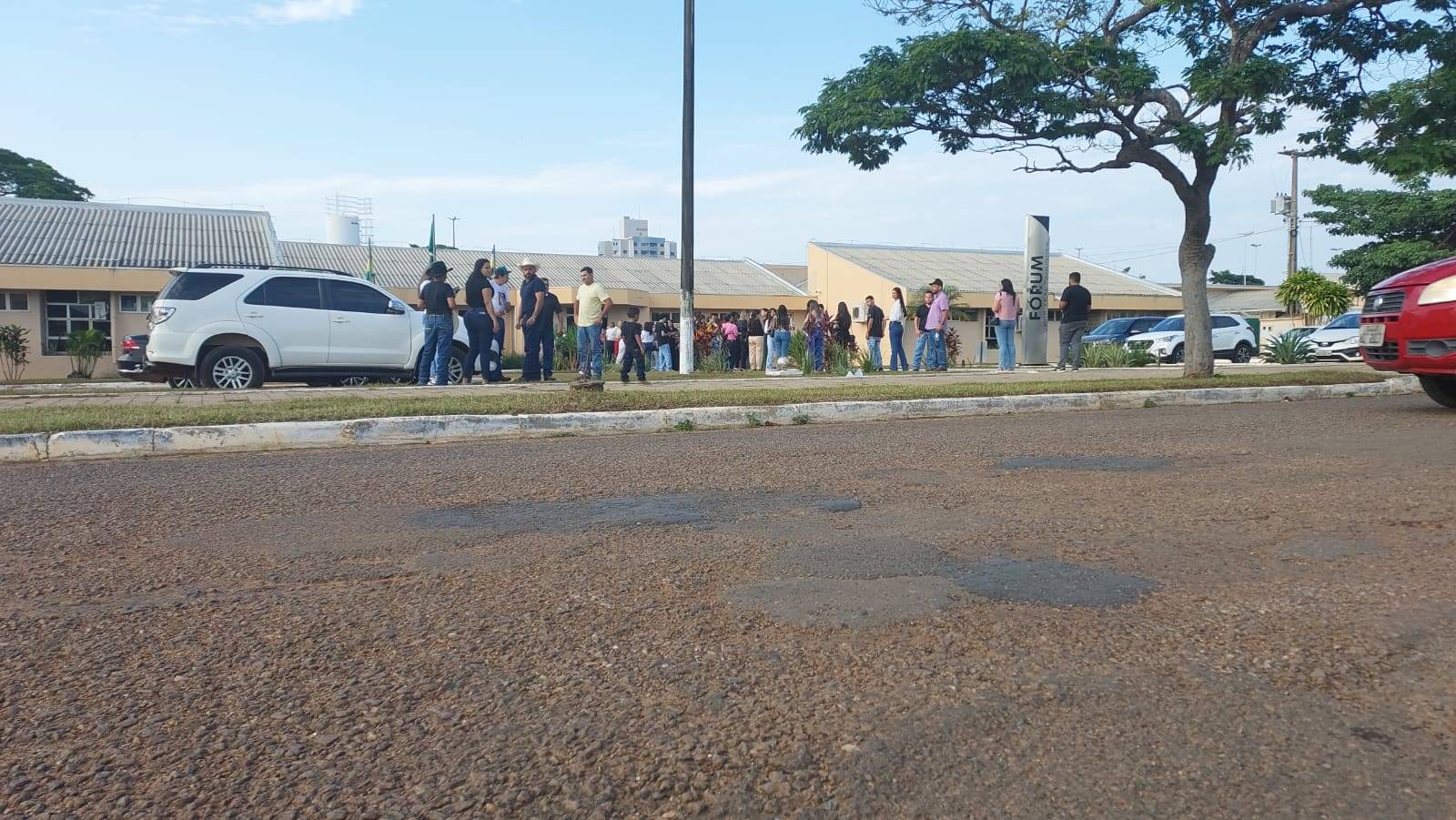Após longo julgamento, rapazes que mataram outro a tiros, supostamente influenciados por garota, são condenados em Vilhena