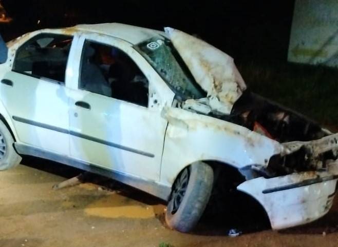 Fugindo da polícia por não ter CNH, mecânico de 18 anos “voa” por mais de 20 metros após capotamento, em Vilhena